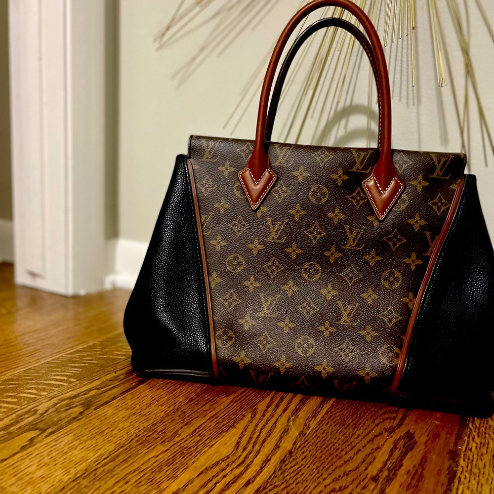 LOUIS VUITTON
Monogram W PM Tote
